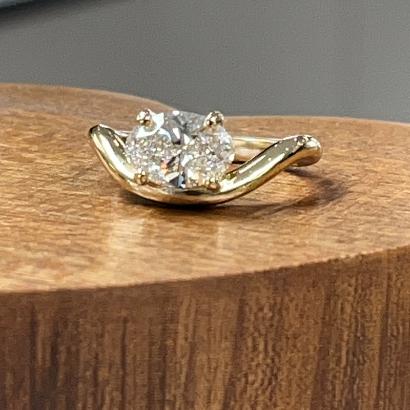 Oval Curved Band Solitaire